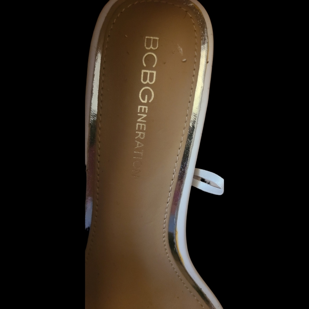 BCBGeneration Harlia White size 7 silver Deco chain Pump - Picture 4 of 7
